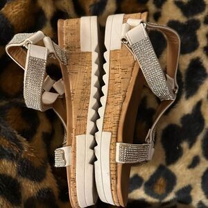 Catherine malandrino sandals
Marked wrong. will add measuremt from toe to heel